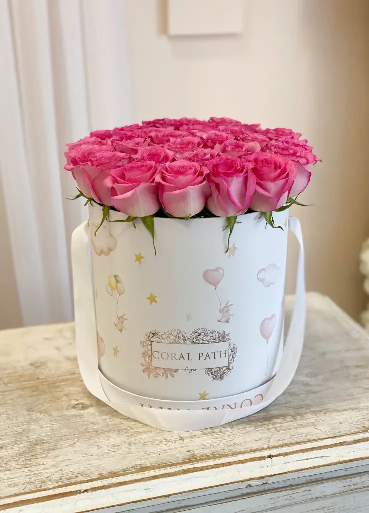 Sweet unique roses arranged in a hat box.