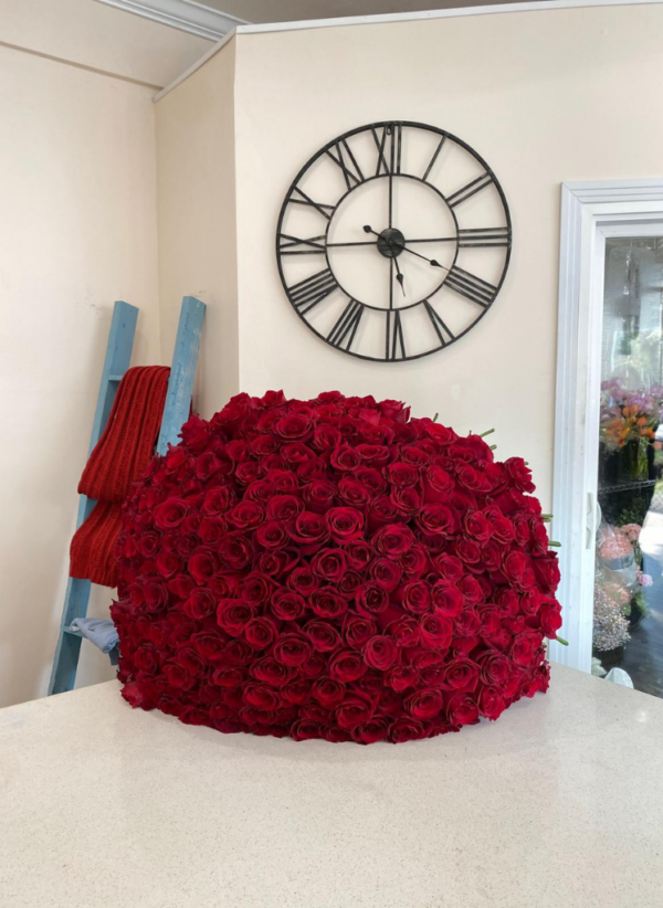 giant large red rose bouquet with 200 roses